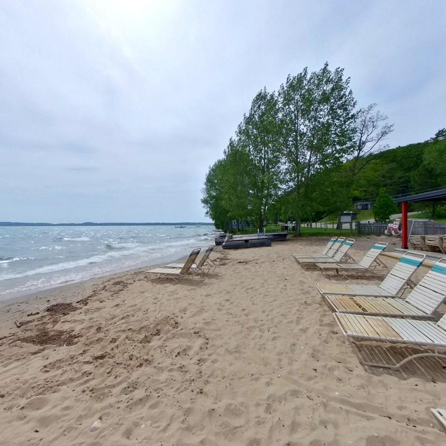 Chimney Corners Resort Frankfort Esterno foto